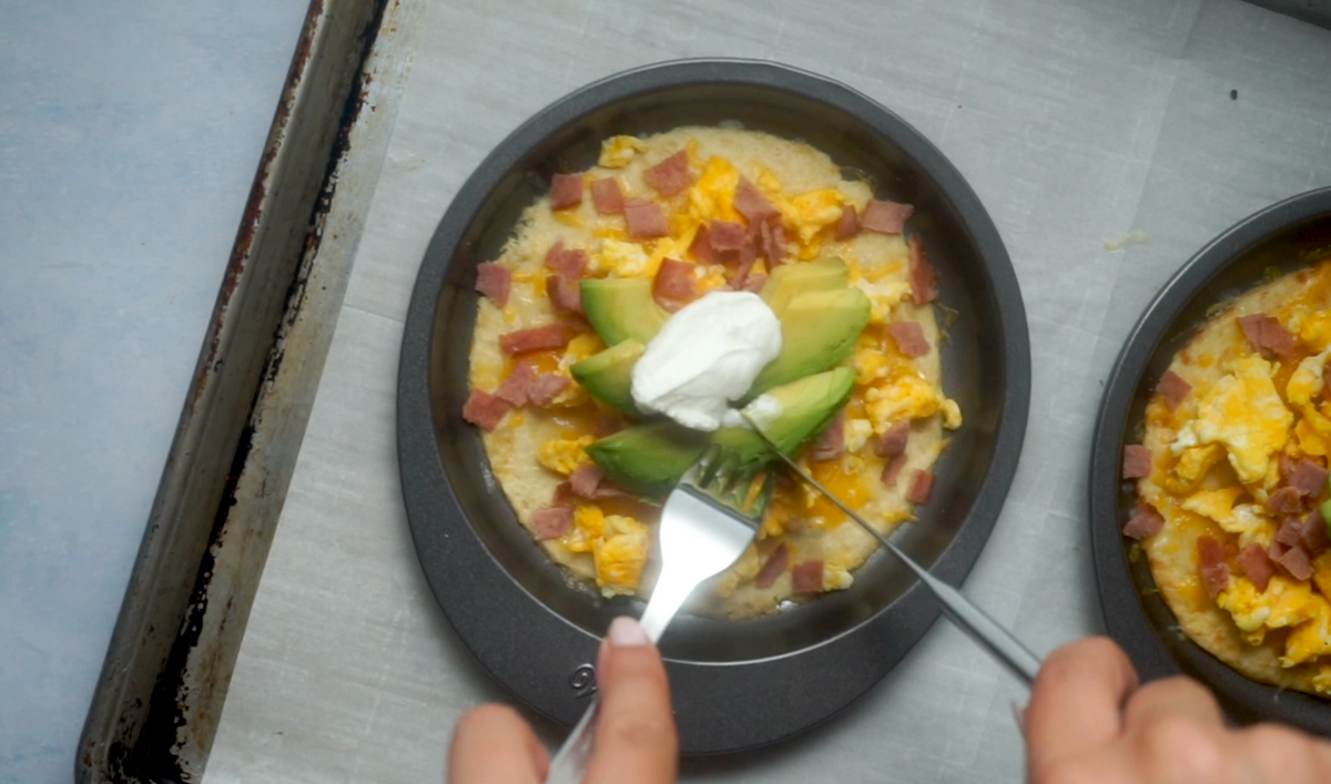 Keto Breakfast Pizza with Hey Amy Lacey, using Cali'flour Flatbreads